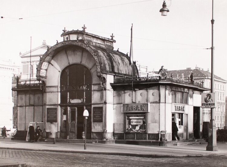 Unbekannt - Otto-Wagner-Pavillons auf dem Karlsplatz; Wien - Fotografie - o. J.