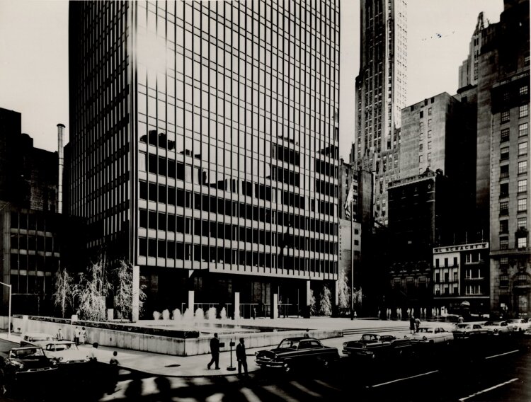 Unbekannt - Mies van der Rohe, Seagram Gebäude, New York City - Fotografie, Reproduktion - 1958