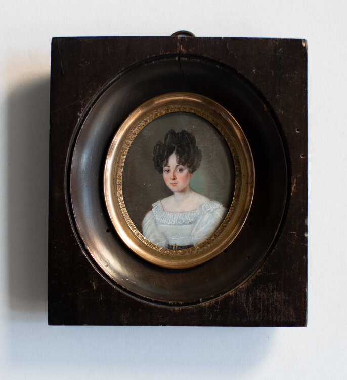 Unbekannt - Porträt einer jungen Dame mit Schleife im Haar - Gouache auf Bein - um 1830