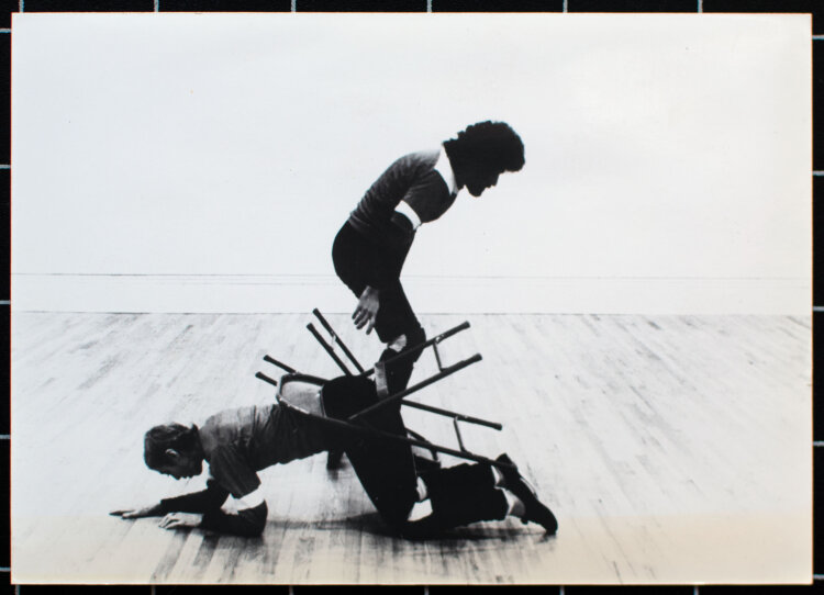 David Gordon und Valda Setterfield - Chair (Stuhl) - 1974...
