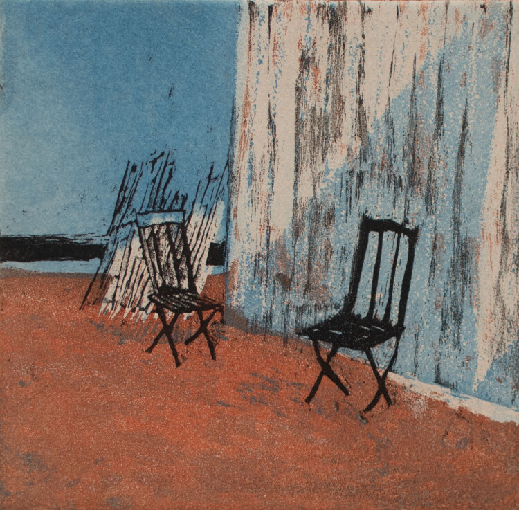 Eberhard Schlotter - Stühle vor einer Wand - o.J. - Farbradierung