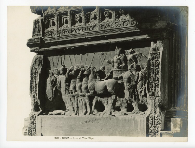 unbekannt - Triumphatorrelief Titusbogen - o.J. - Fotografie
