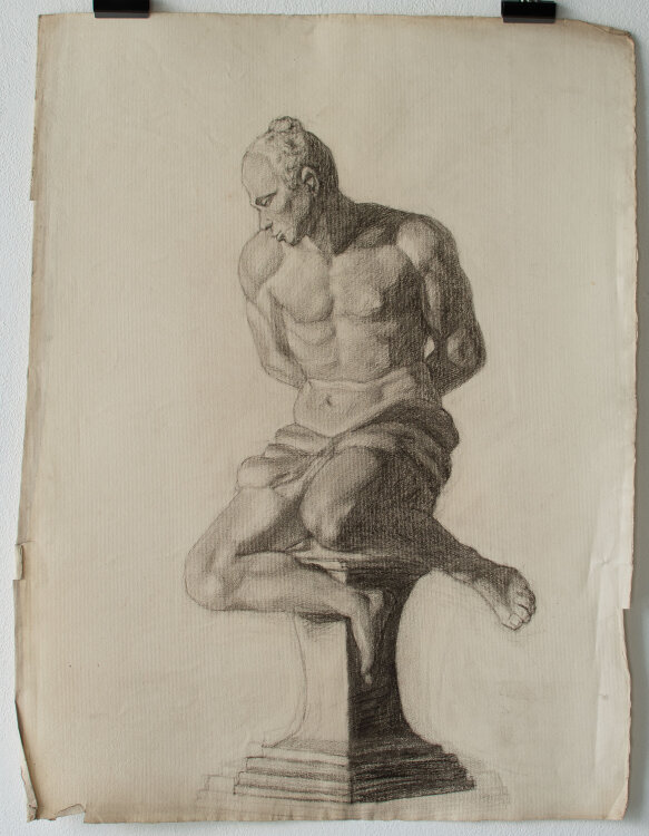 Zofia Mierzejewska - akademischer Männerakt auf Sockel balancierend - o.J. - Kohlestift auf geripptem Ingres-Bütten mit Wasserzeichen Ingres 1871" und Wappen "CF" mit Hermesstab"