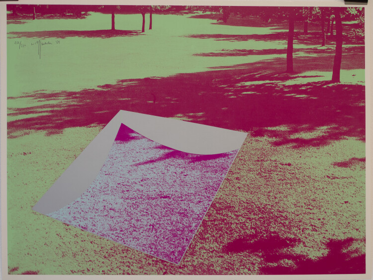 Wolf Kahlen - Abstrakte Form in der Landschaft - 1969 - Siebrduck in Rot, Grün und Pink auf glattem Chromolux-Papier