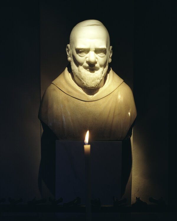 Bertram Kober - Collonata. Porträt Padre Pio - 2024 - Fotografie, Digitaldruck
