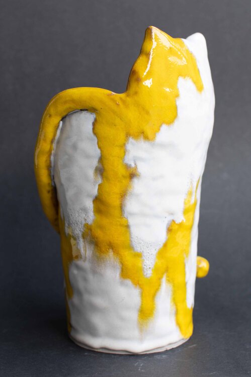 Yuko Takatsudo - Cats purr thunder (Vase in Katzenform) - 2018 - Keramik, handbemalt und glasiert