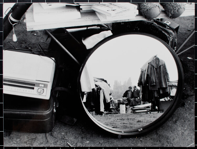 Gisela Franke - Flohmarkt - 1980er Jahre - Schwarz-Weiß-Fotografie