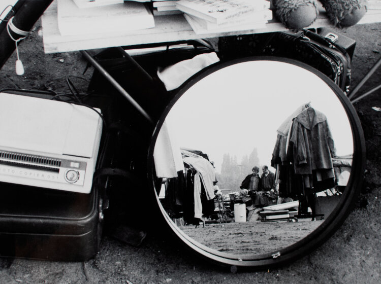 Gisela Franke - Flohmarkt - 1980er Jahre - Schwarz-Weiß-Fotografie
