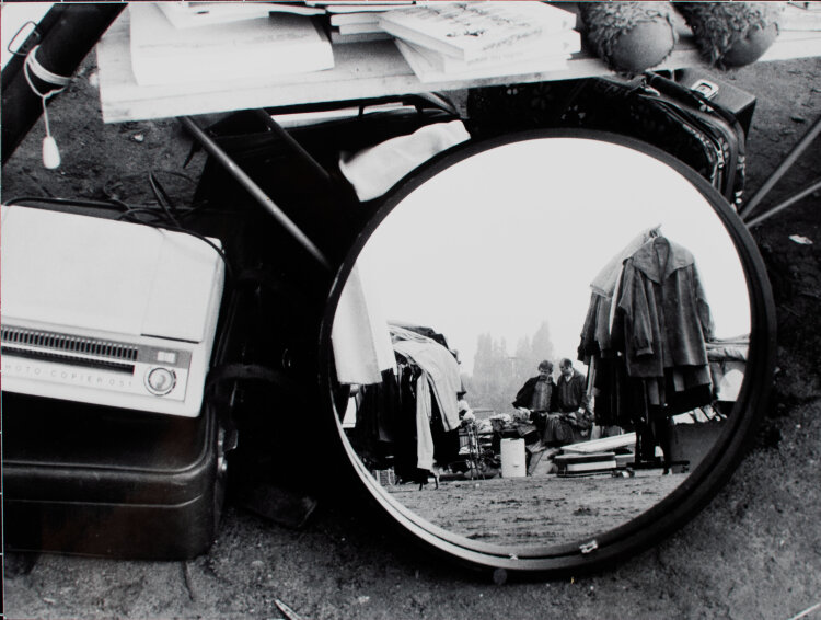 Gisela Franke - Flohmarkt - 1980er Jahre - Schwarz-Weiß-Fotografie