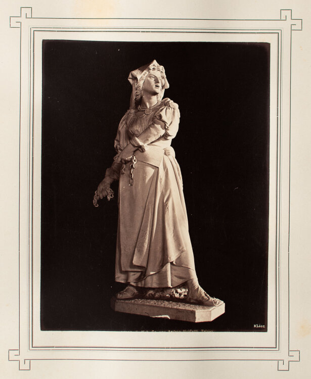 György Klösz - Frau mit Eisenketten - 1873 - Albuminabzug
