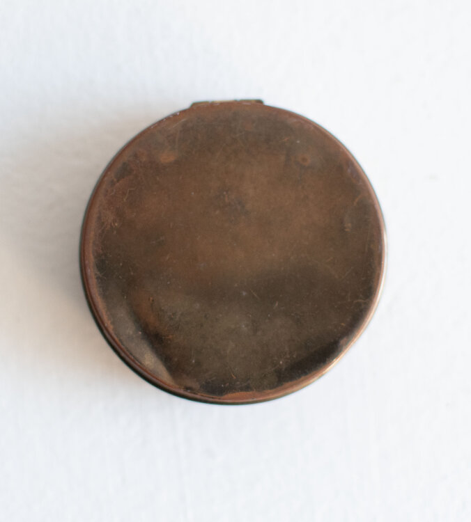 unbekannt - Kleine Puderdose - undatiert - Metall, Emaille