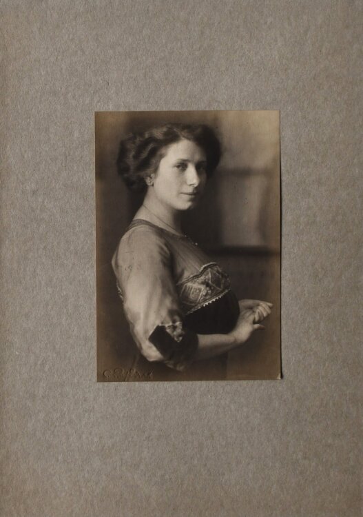 Camille Ruf - Porträt Emmay Krüger - um 1914 - Fotografie